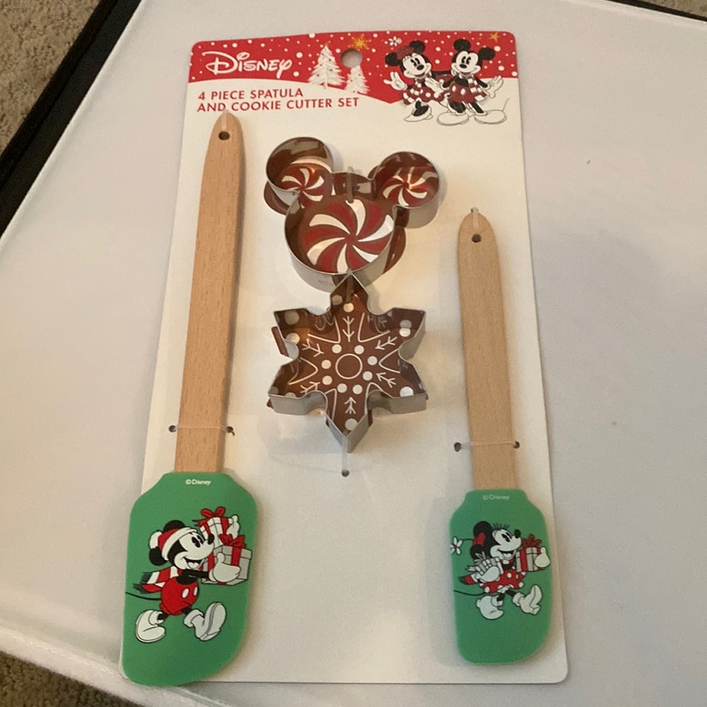 Disney 4 piece cookie cutters and spatula
